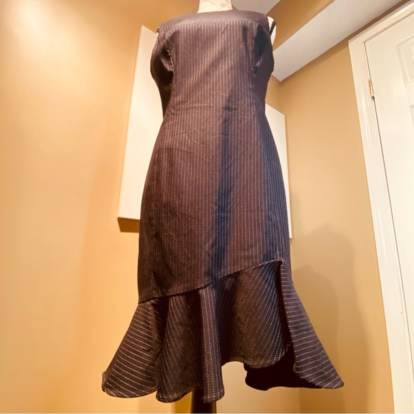 Calvin Klein Black/White Pinstripe Pencil Dress Zipper in the back - Picture 13 of 16